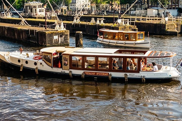 Lyxig kanalkryssning i Amsterdam med drinkar och snacks, förbi historiska landmärken, foto 9 | wizardtrip