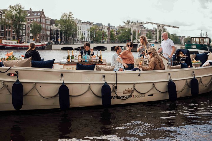 Lyxig kanalkryssning i Amsterdam med drinkar och snacks, förbi historiska landmärken, foto 14 | wizardtrip