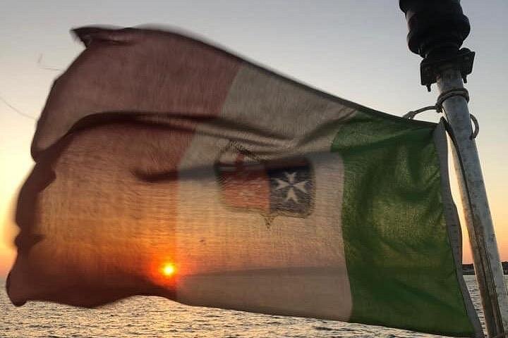 Båttur som utforsker sjøgrotter og kystlinje i Puglia, Italia, med bading og aperitiff, foto 6 | wizardtrip