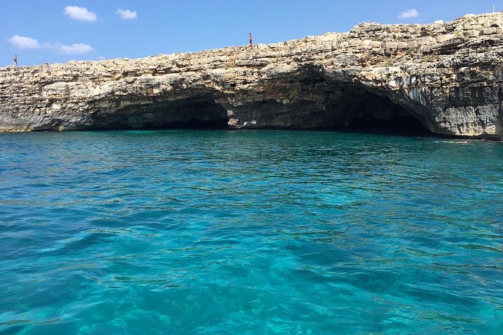 Båttur som utforsker sjøgrotter og kystlinje i Puglia, Italia, med bading og aperitiff, foto 8 | wizardtrip