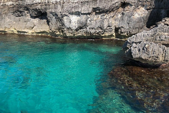Båttur som utforsker sjøgrotter og kystlinje i Puglia, Italia, med bading og aperitiff, foto 9 | wizardtrip