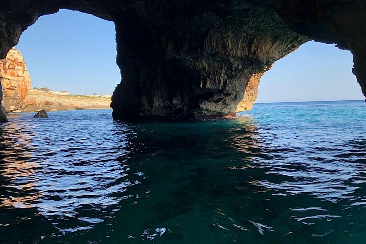 Båttur som utforsker sjøgrotter og kystlinje i Puglia, Italia, med bading og aperitiff, foto 11 | wizardtrip