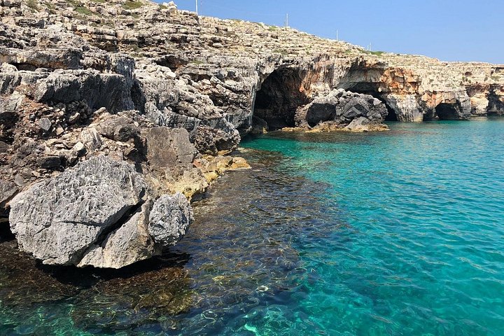 Båttur som utforsker sjøgrotter og kystlinje i Puglia, Italia, med bading og aperitiff, foto 15 | wizardtrip