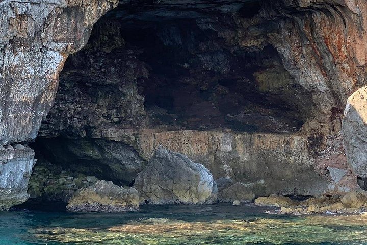 Båttur som utforsker sjøgrotter og kystlinje i Puglia, Italia, med bading og aperitiff, foto 16 | wizardtrip