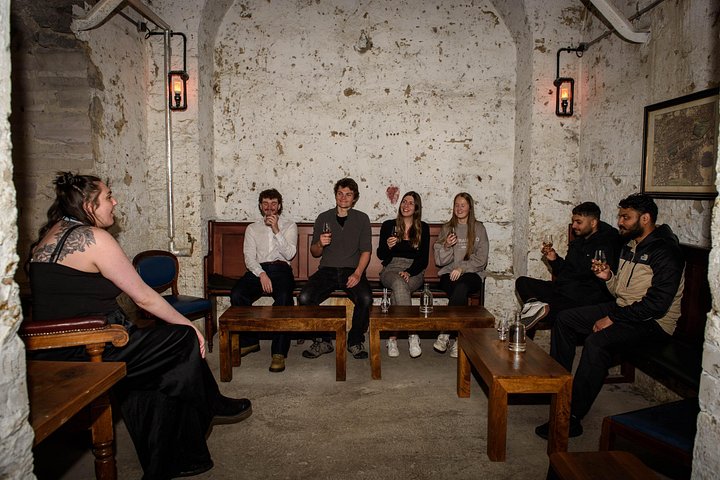 Whisky-smagningoplevelse i et underjordisk Edinburgh-lokale med historiske elementer og guidet smagning, foto 6 | wizardtrip