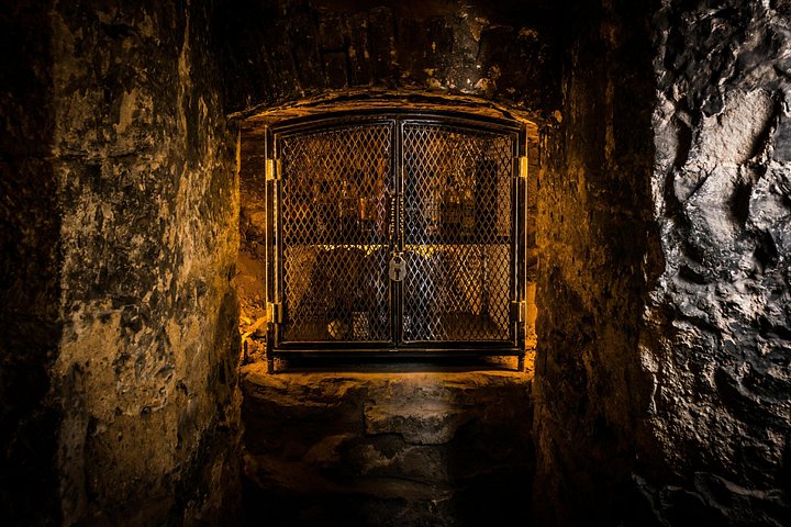 Whisky-smagningoplevelse i et underjordisk Edinburgh-lokale med historiske elementer og guidet smagning, foto 7 | wizardtrip