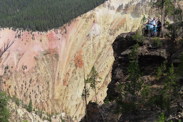 Randonnée guidée dans le Grand Canyon du Yellowstone, avec des cascades spectaculaires, des canyons colorés et des paysages variés, photo 13 | wizardtrip