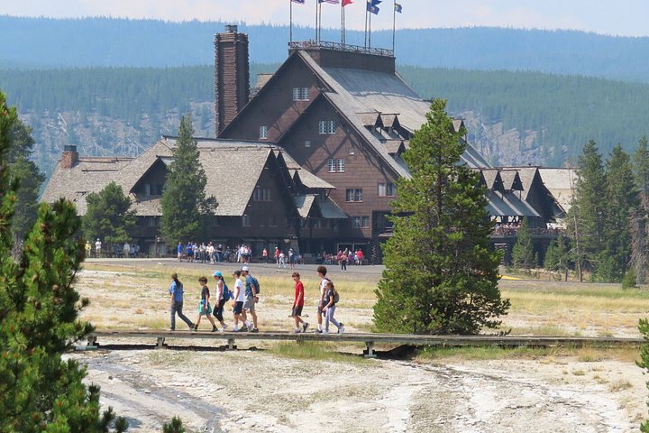 Yellowstone National Park bustur med Old Faithful, Grand Prismatic Spring, dyreliv og canyon-udsigt, foto 15 | wizardtrip