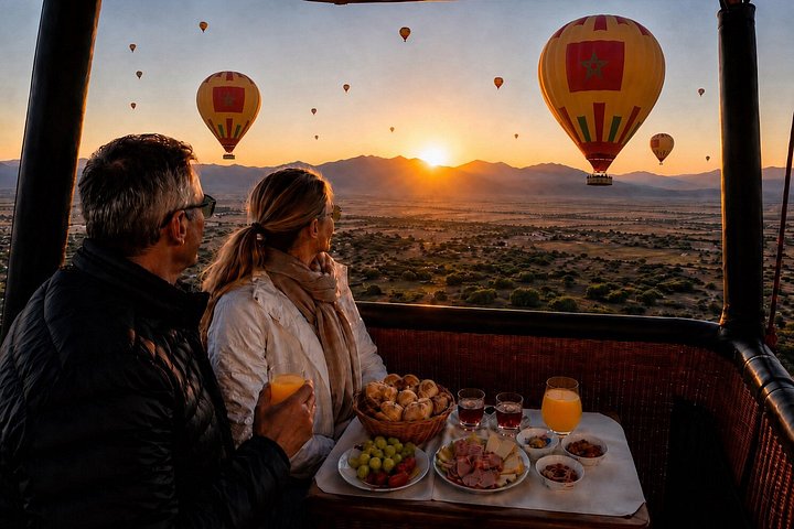 Marrakech : Vol en montgolfière, petit-déjeuner berbère et balade à dos de dromadaire | wizardtrip