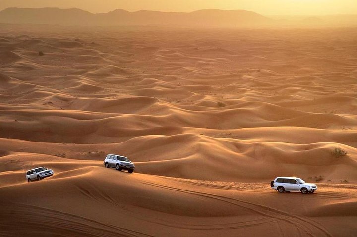 Safari dans le désert de Dubaï, Dune Bashing, Balade à dos de chameau, Sandboarding et BBQ | wizardtrip