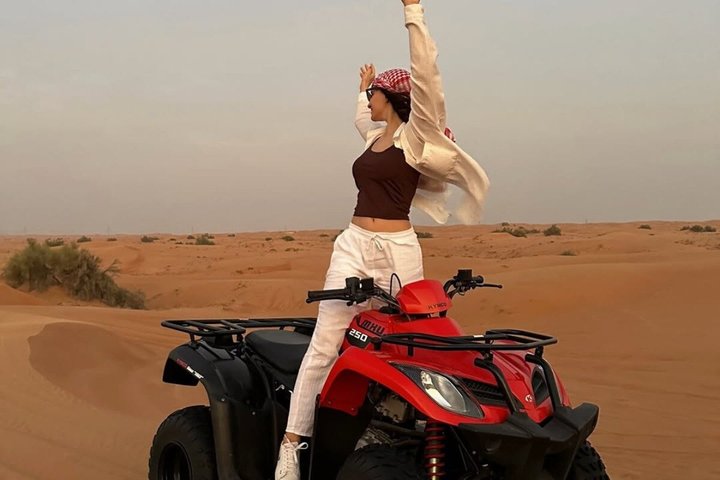 Sperimenta un emozionante safari nel deserto di Dubai con dune bashing, giri in cammello e cena BBQ, foto 13 | wizardtrip