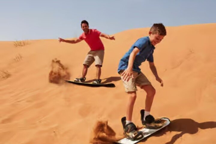 Sperimenta un emozionante safari nel deserto di Dubai con dune bashing, giri in cammello e cena BBQ, foto 19 | wizardtrip