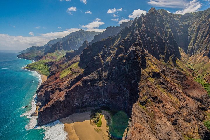 Helikoptertour over Kauai's prachtige natuurlijke landschappen, inclusief watervallen en canyons, foto 7 | wizardtrip