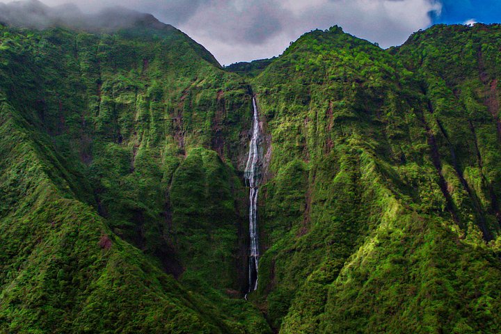 Helikoptertour over Kauai's prachtige natuurlijke landschappen, inclusief watervallen en canyons, foto 8 | wizardtrip