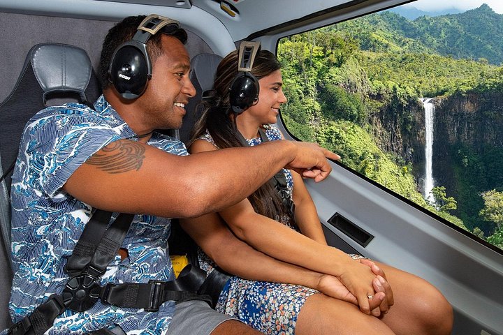 Helikoptertour over Kauai's prachtige natuurlijke landschappen, inclusief watervallen en canyons, foto 9 | wizardtrip