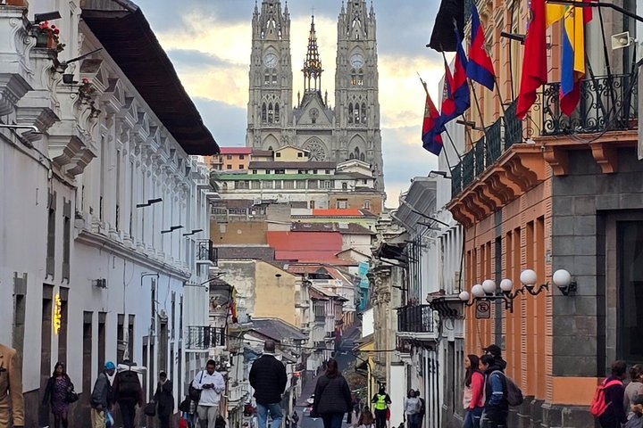 Passeio privado explorando o TeleferiQo de Quito, o Centro Histórico e a Linha do Equador no Equador, foto 36 | wizardtrip
