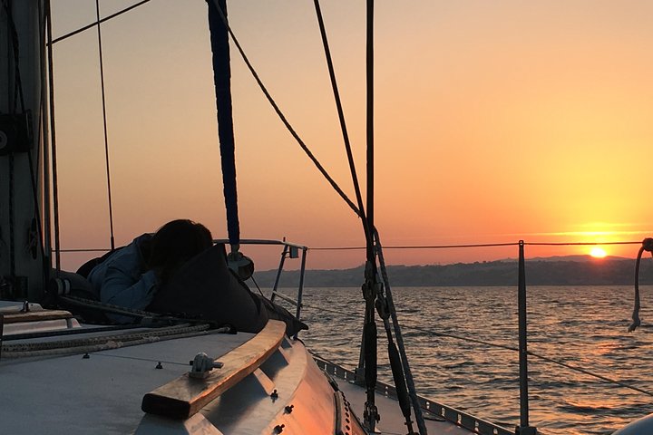 Lisbon Sunset Sailing Tour with White or Rosé Wine and Snacks | wizardtrip