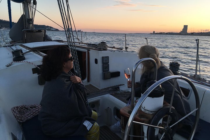 Sejltur ved solnedgang i Lissabon med vin og snacks, med ikoniske vartegn, foto 7 | wizardtrip