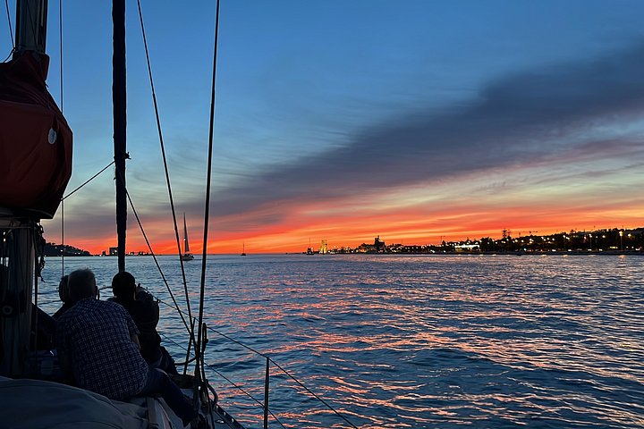 Sejltur ved solnedgang i Lissabon med vin og snacks, med ikoniske vartegn, foto 12 | wizardtrip