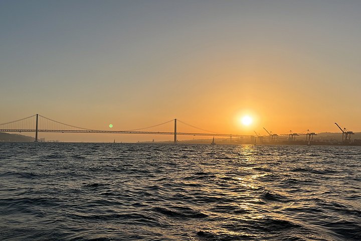 Sejltur ved solnedgang i Lissabon med vin og snacks, med ikoniske vartegn, foto 15 | wizardtrip