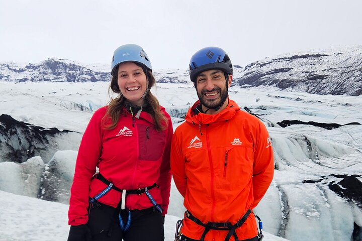 Gletsjervandring på Sólheimajökull på Island med steigeisen og isøkse, foto 6 | wizardtrip