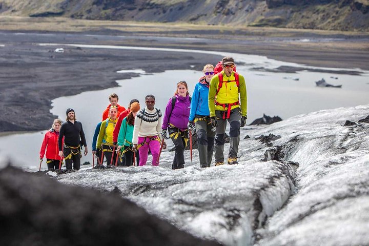 Gletsjervandring på Sólheimajökull på Island med steigeisen og isøkse, foto 7 | wizardtrip