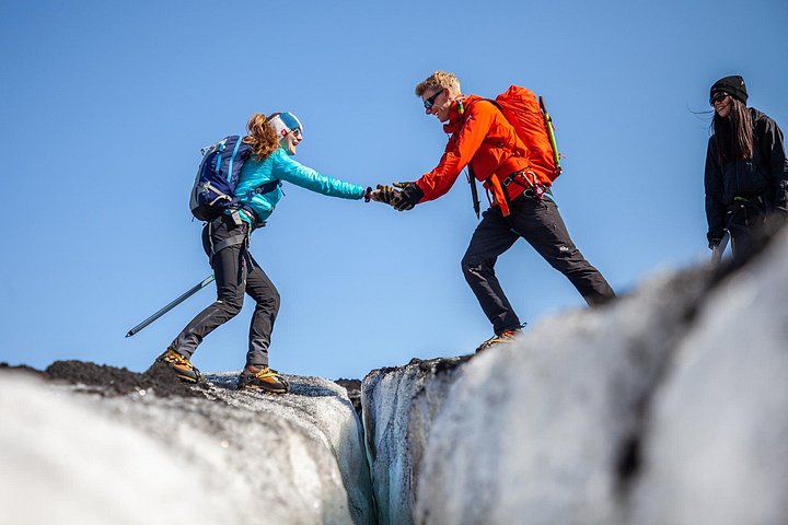 Gletsjervandring på Sólheimajökull på Island med steigeisen og isøkse, foto 8 | wizardtrip