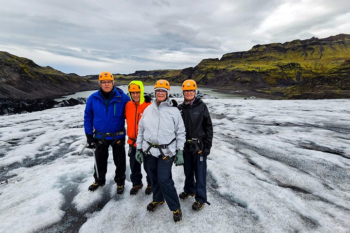 Gletsjervandring på Sólheimajökull på Island med steigeisen og isøkse, foto 9 | wizardtrip