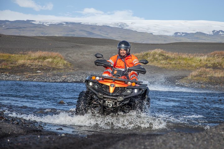 Aventura en quad por las arenas negras de lava de Islandia cerca de Vik, explorando glaciares y costas, foto 7 | wizardtrip