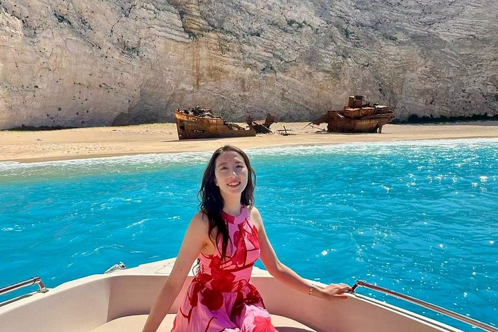 Excursion d'une journée à Zante : Plage du Naufrage, point de vue et grottes bleues | wizardtrip