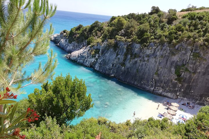 Tour de día completo explorando la famosa Playa del Naufragio, las Cuevas Azules y los miradores de Zakynthos, foto 7 | wizardtrip