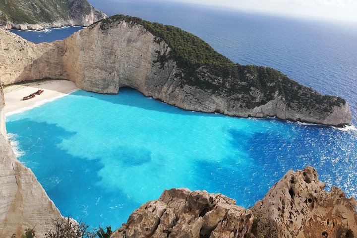 Tour de día completo explorando la famosa Playa del Naufragio, las Cuevas Azules y los miradores de Zakynthos, foto 17 | wizardtrip