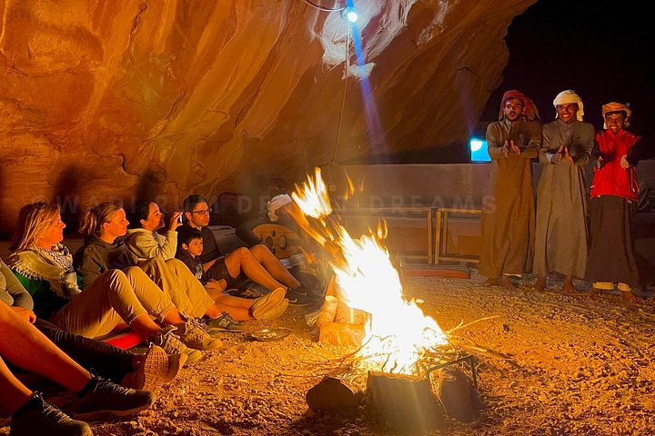 Upplev en heldags jeeputflykt i Wadi Rum, Jordanien, med övernattning i ett beduinläger, foto 12 | wizardtrip