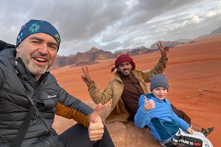 Upplev en heldags jeeputflykt i Wadi Rum, Jordanien, med övernattning i ett beduinläger, foto 15 | wizardtrip