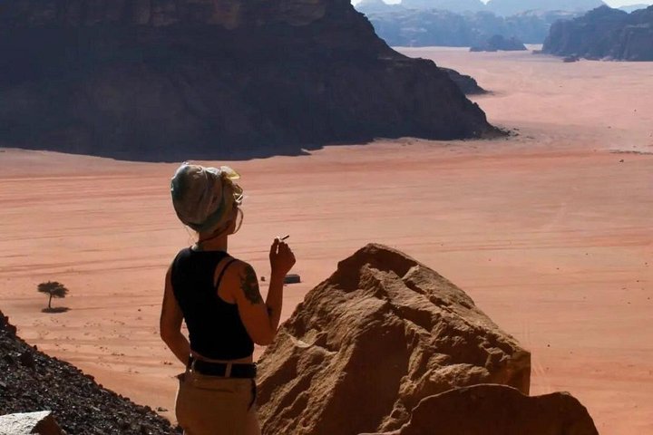 Upplev en heldags jeeputflykt i Wadi Rum, Jordanien, med övernattning i ett beduinläger, foto 16 | wizardtrip