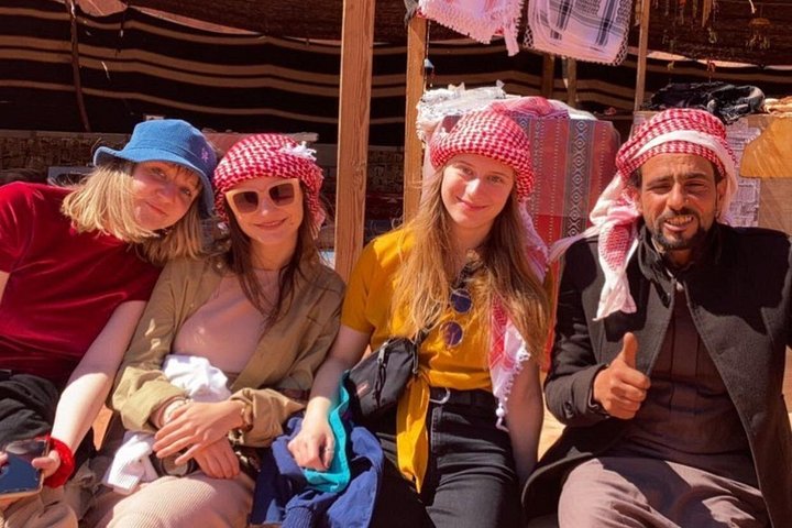 Upplev en heldags jeeputflykt i Wadi Rum, Jordanien, med övernattning i ett beduinläger, foto 21 | wizardtrip