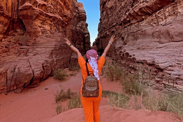 Upplev en heldags jeeputflykt i Wadi Rum, Jordanien, med övernattning i ett beduinläger, foto 27 | wizardtrip