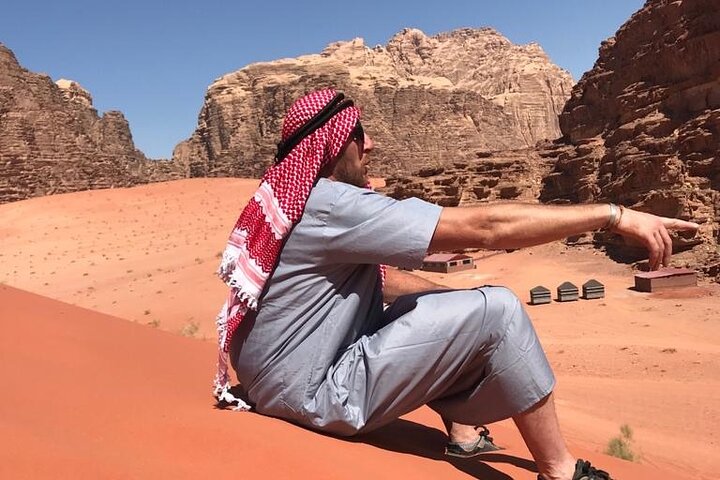 Upplev en heldags jeeputflykt i Wadi Rum, Jordanien, med övernattning i ett beduinläger, foto 29 | wizardtrip