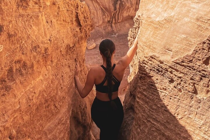 Upplev en heldags jeeputflykt i Wadi Rum, Jordanien, med övernattning i ett beduinläger, foto 32 | wizardtrip