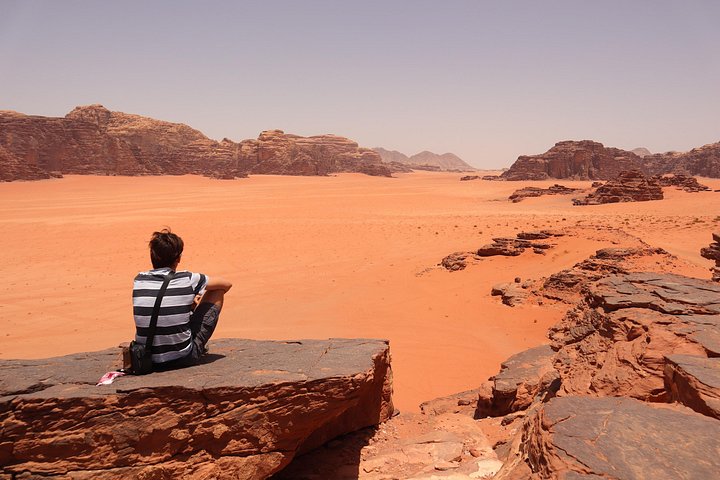 Upplev en heldags jeeputflykt i Wadi Rum, Jordanien, med övernattning i ett beduinläger, foto 34 | wizardtrip