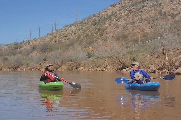 Excursion guidée en kayak sur la pittoresque rivière Verde en Arizona, avec faune et paysages naturels, photo 12 | wizardtrip
