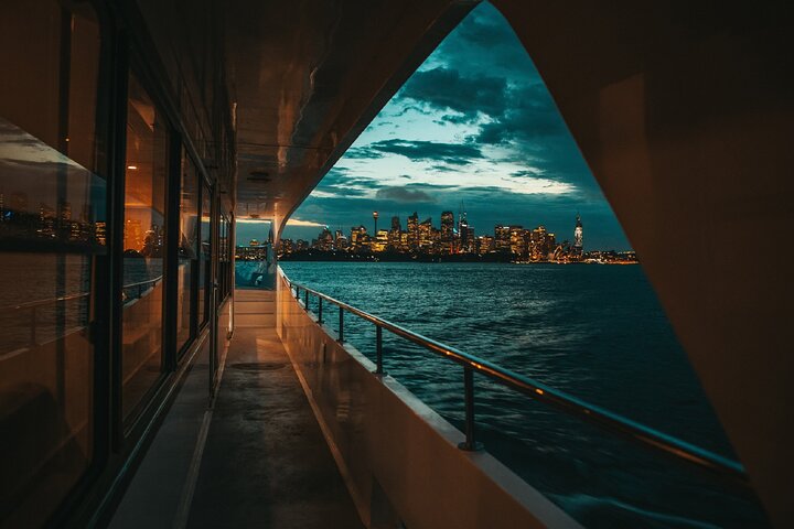 Journey Beyond All-Inclusive Sydney Harbour Dinner Cruise | wizardtrip
