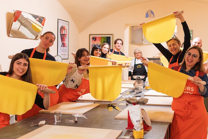 Cours de cuisine locale à Bologne : Ragu, Spritz et Glace | wizardtrip