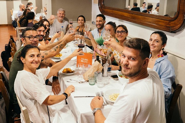 Un tour gastronómico guiado en Bolonia, Italia, con especialidades locales, pasta, vino y helado, foto 7 | wizardtrip