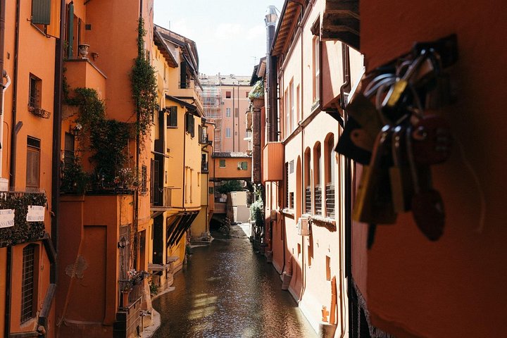 Un tour gastronómico guiado en Bolonia, Italia, con especialidades locales, pasta, vino y helado, foto 11 | wizardtrip