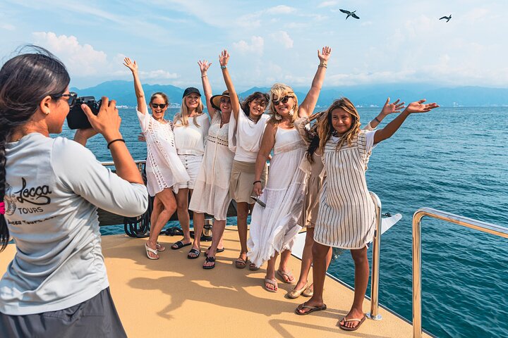 Croisière en méga yacht à Puerto Vallarta pour l'observation des baleines et le coucher du soleil, photo 14 | wizardtrip