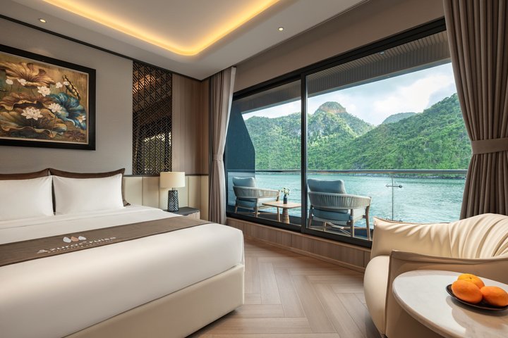 Luksuscruise som navigerer gjennom de fantastiske kalksteinskarstene i Ha Long og Lan Ha Bay, Vietnam, foto 21 | wizardtrip