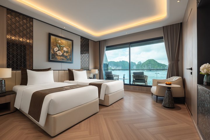 Luksuscruise som navigerer gjennom de fantastiske kalksteinskarstene i Ha Long og Lan Ha Bay, Vietnam, foto 23 | wizardtrip