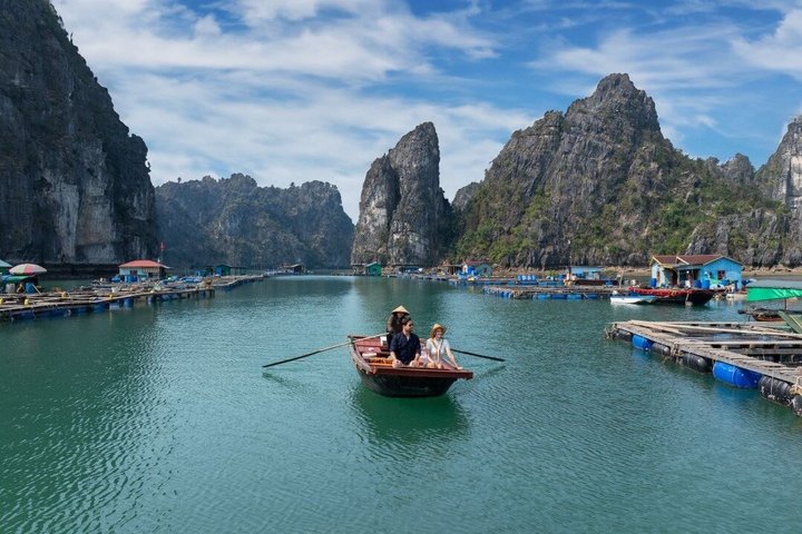 Luksuscruise som navigerer gjennom de fantastiske kalksteinskarstene i Ha Long og Lan Ha Bay, Vietnam, foto 40 | wizardtrip