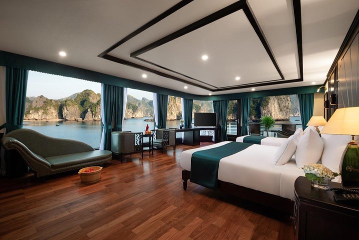 Top Tier: Overnatning på Ha Long Bay Krydstogt 5-stjernet, Kahyt med balkon - 2D1N | wizardtrip